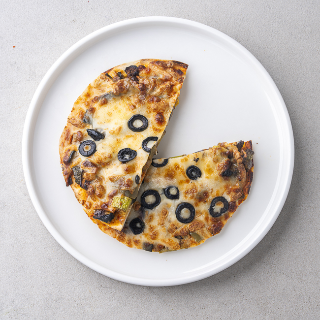 Peri Peri Cottage Cheese Tortilla Pizza